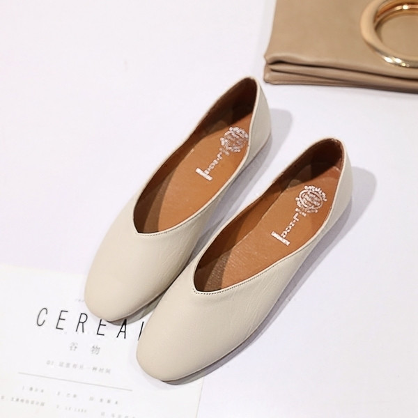 Pantofi de dama curati in crem, maro si negru, potriviti pentru utilizarea de zi cu zi