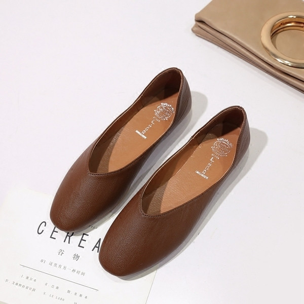 Pantofi de dama curati in crem, maro si negru, potriviti pentru utilizarea de zi cu zi