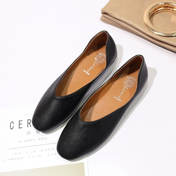 Pantofi de dama curati in crem, maro si negru, potriviti pentru utilizarea de zi cu zi