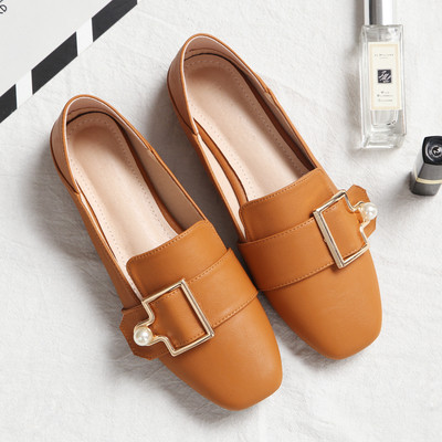 Δερμάτινα γυναικεία παπούτσια σε τρία χρώματα και διακόσμηση μεταλλικής πόρπης