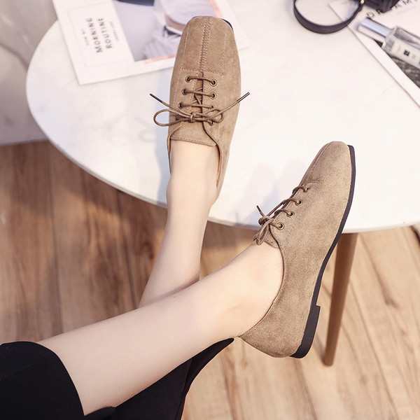 Pantofi dama din piele intoarsa in doua culori - negru si bej cu sireturi