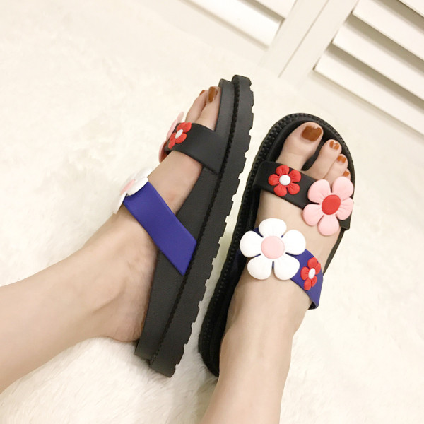 Ежедневни дамски чехли с дебела подметка и декорация флорални мотиви в два цвята