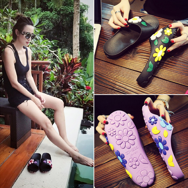 Papuci de dama practici cu elemente colorate, potriviti pentru utilizarea de zi cu zi