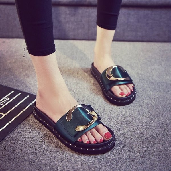 Papuci de dama cu talpa groasa decorata si catarama in mai multe culori