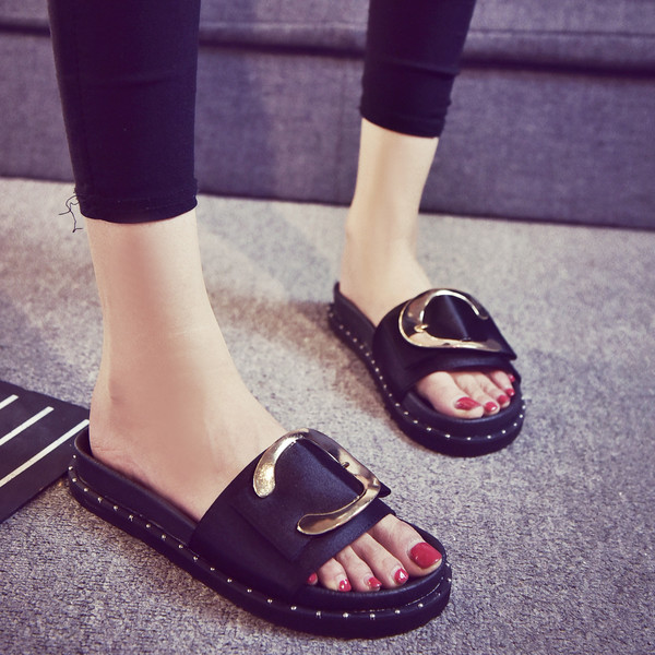 Papuci de dama cu talpa groasa decorata si catarama in mai multe culori