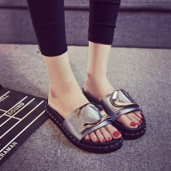 Papuci de dama cu talpa groasa decorata si catarama in mai multe culori