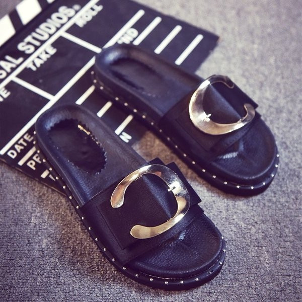 Papuci de dama cu talpa groasa decorata si catarama in mai multe culori