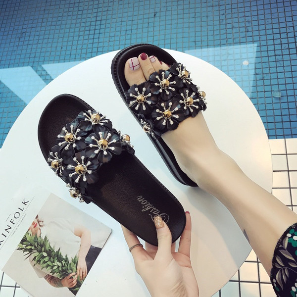 Papuci de dama practici in trei culori cu decor floral