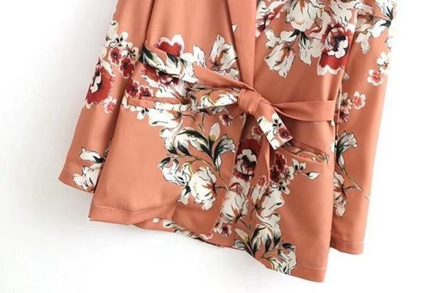 Jachetă lungă de damă cu model floral, cu curea în jurul taliei