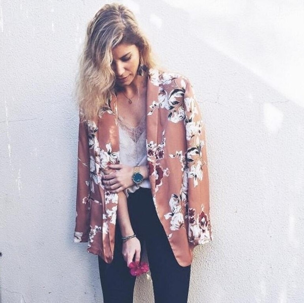 Jachetă lungă de damă cu model floral, cu curea în jurul taliei