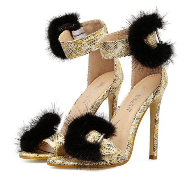 Елегантни дамски сандали на висок ток с приинт и пухче