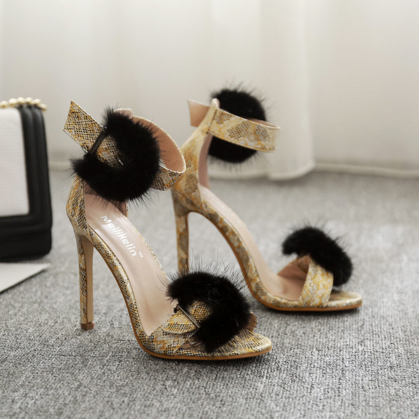 Елегантни дамски сандали на висок ток с приинт и пухче