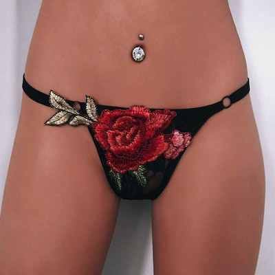 Λεπτό εσώρουχο με κεντήματα σε λευκό και μαύρο χρώμα