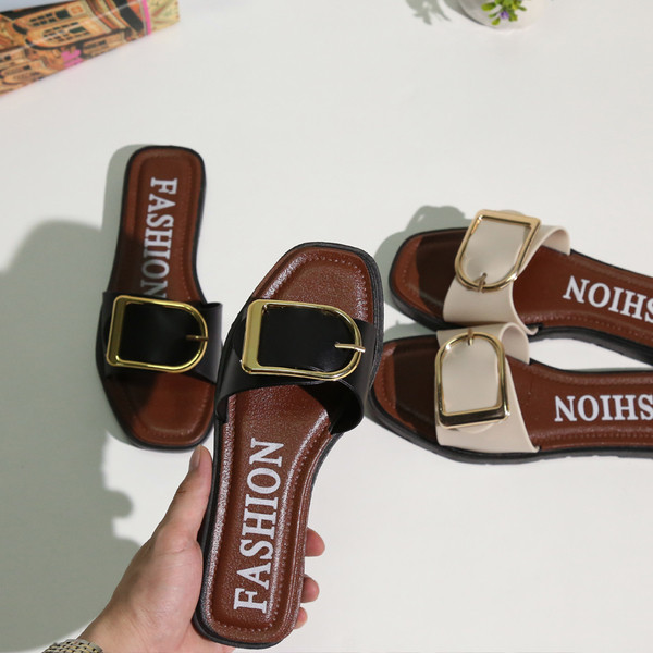 Дамски чехли с равна подметка с декорация катарама в два цвята