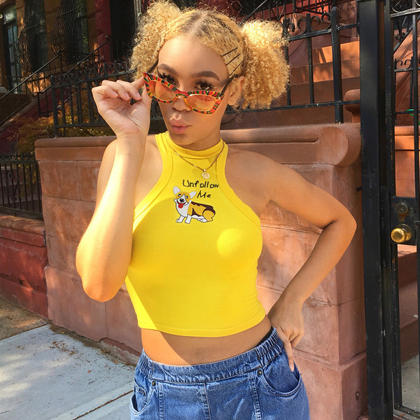 Ежедневен скъсен дамски потник в жълт цвят с апликация 