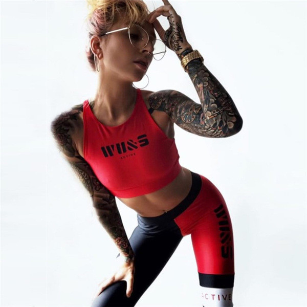 Спортен дамски клин с надпис 