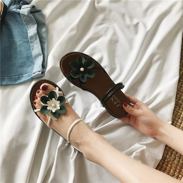 Papuci de dama practici cu motiv floral mare si bretele in doua culori