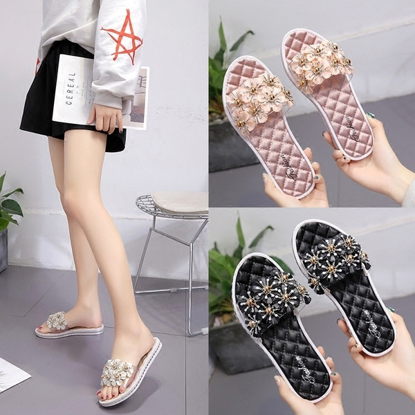 Puha talpú, érdekes virágdíszítésű női papucs többféle színben