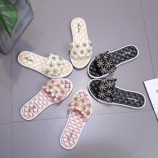 Puha talpú, érdekes virágdíszítésű női papucs többféle színben