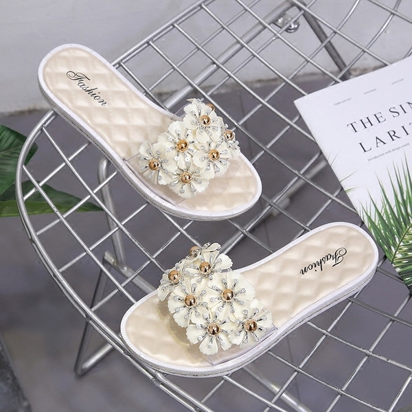 Puha talpú, érdekes virágdíszítésű női papucs többféle színben