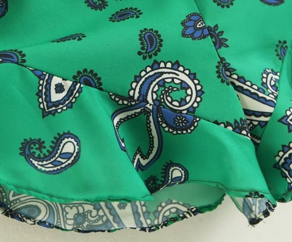 Nyári női rövidnadrág zöld színben mintával, magas derékkal