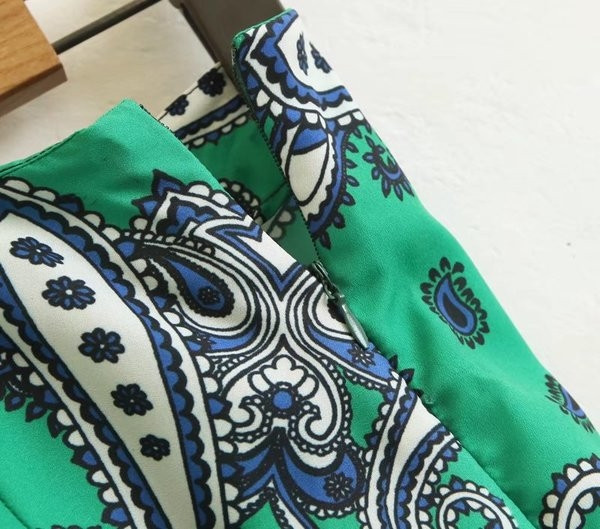 Nyári női rövidnadrág zöld színben mintával, magas derékkal