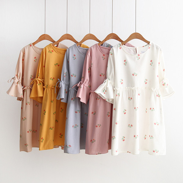 Friss nyári női ruha mintával és 3/4 ujjal, különböző színekben