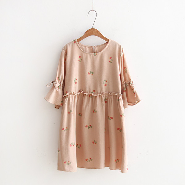 Friss nyári női ruha mintával és 3/4 ujjal, különböző színekben