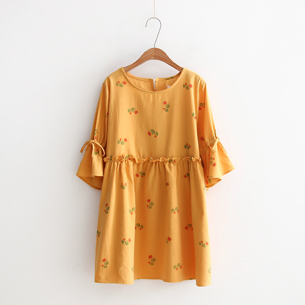 Friss nyári női ruha mintával és 3/4 ujjal, különböző színekben