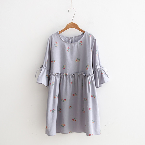 Friss nyári női ruha mintával és 3/4 ujjal, különböző színekben