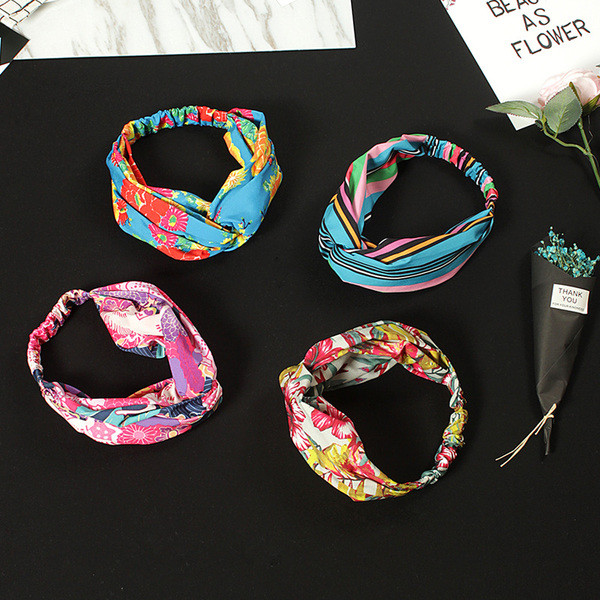 Σύγχρονα γυναικείο αξεσουάρ για τα μαλλιά σε διαφορετικά χρώματα