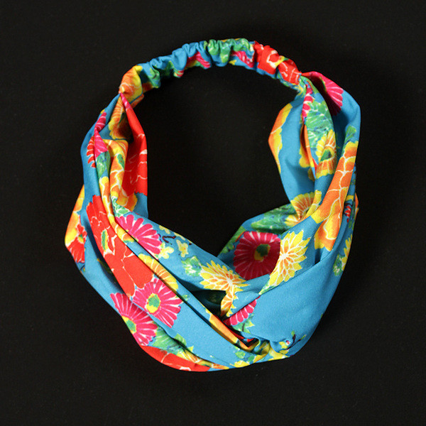 Σύγχρονα γυναικείο αξεσουάρ για τα μαλλιά σε διαφορετικά χρώματα