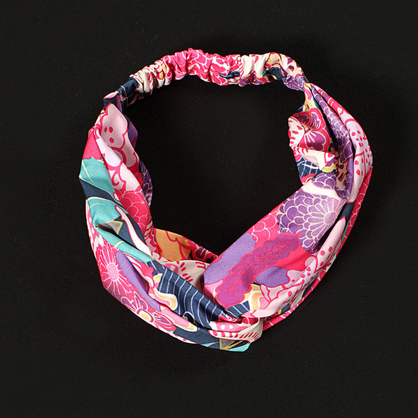 Σύγχρονα γυναικείο αξεσουάρ για τα μαλλιά σε διαφορετικά χρώματα