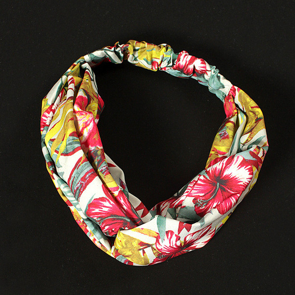 Σύγχρονα γυναικείο αξεσουάρ για τα μαλλιά σε διαφορετικά χρώματα