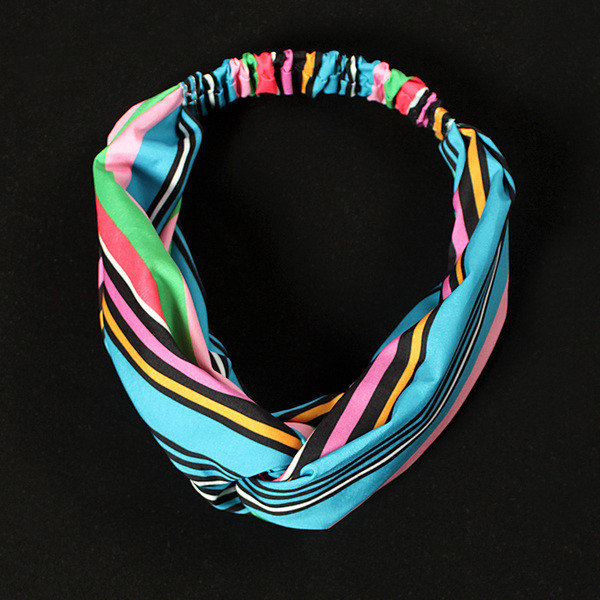 Σύγχρονα γυναικείο αξεσουάρ για τα μαλλιά σε διαφορετικά χρώματα