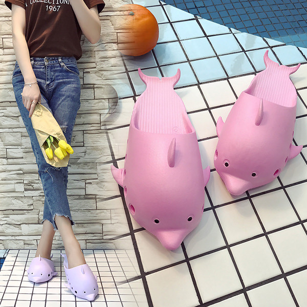 Uniszex papucs extravagáns dizájnnal, különböző színekben, strandra is alkalmas