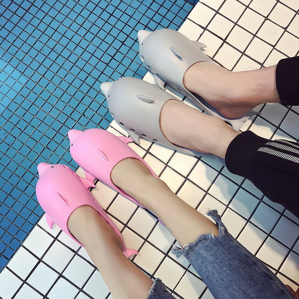 Uniszex papucs extravagáns dizájnnal, különböző színekben, strandra is alkalmas