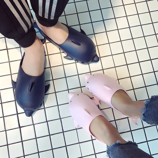 Uniszex papucs extravagáns dizájnnal, különböző színekben, strandra is alkalmas