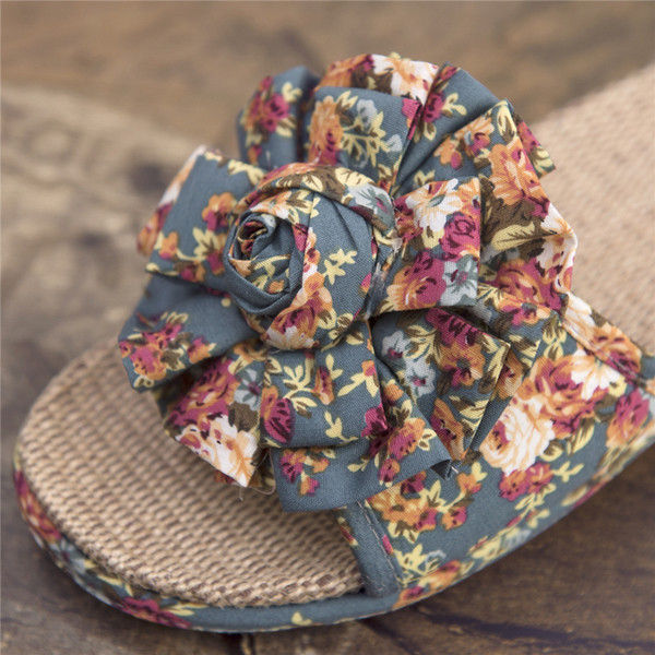 Alkalmi női papucs virágmotívumokkal több színben