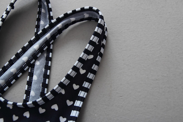 Costum de baie intreg pentru fete in albastru bleumarin cu imprimeu