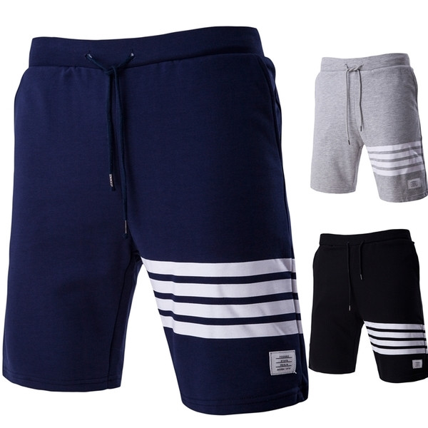Férfi rövidnadrág több színben, színes csíkokkal
