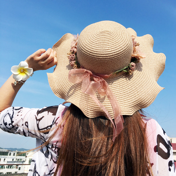 Palarie de paie de dama eleganta cu decor floral