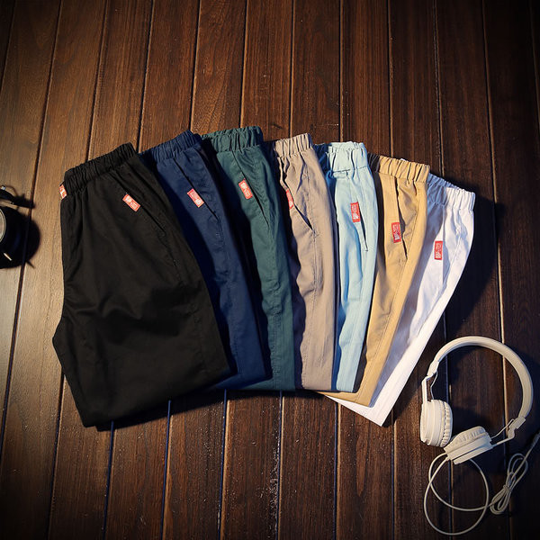 Férfi nyári rövidnadrág elasztikus derékkal, többféle színben