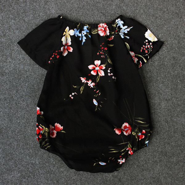  Бебешки гащеризон в черен цвят с флорален мотив