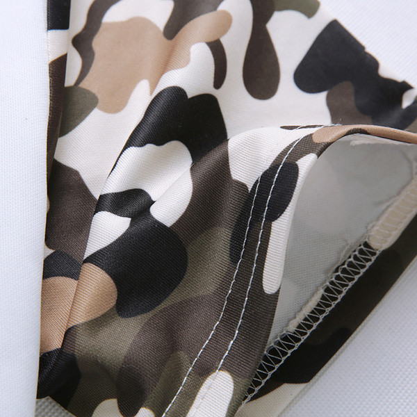 Alkalmi férfi póló rövid ujjal, több színben felirattal és fém fűzőlyukakkal