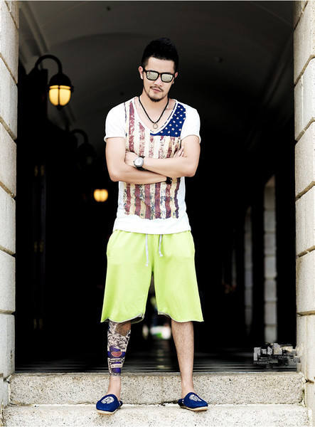 Férfi alkalmi póló két színben, rövid ujjal és mintával