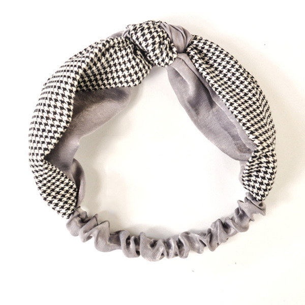 Színes női fejfedő három modellben