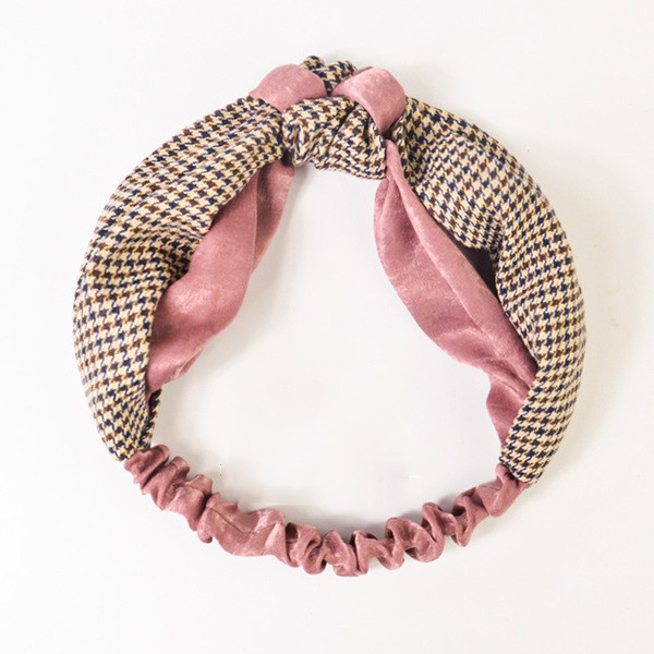 Színes női fejfedő három modellben