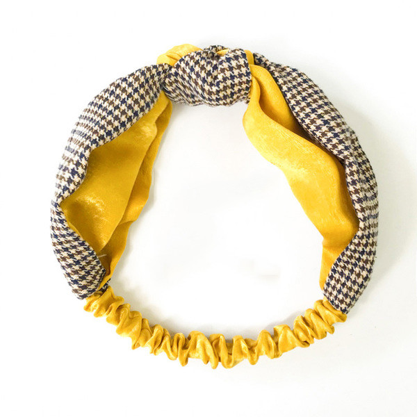 Színes női fejfedő három modellben