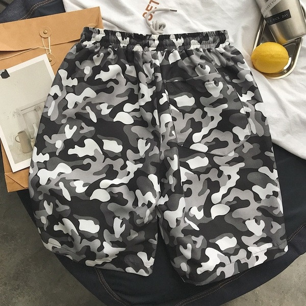 Férfi strandnadrág virágos motívumokkal